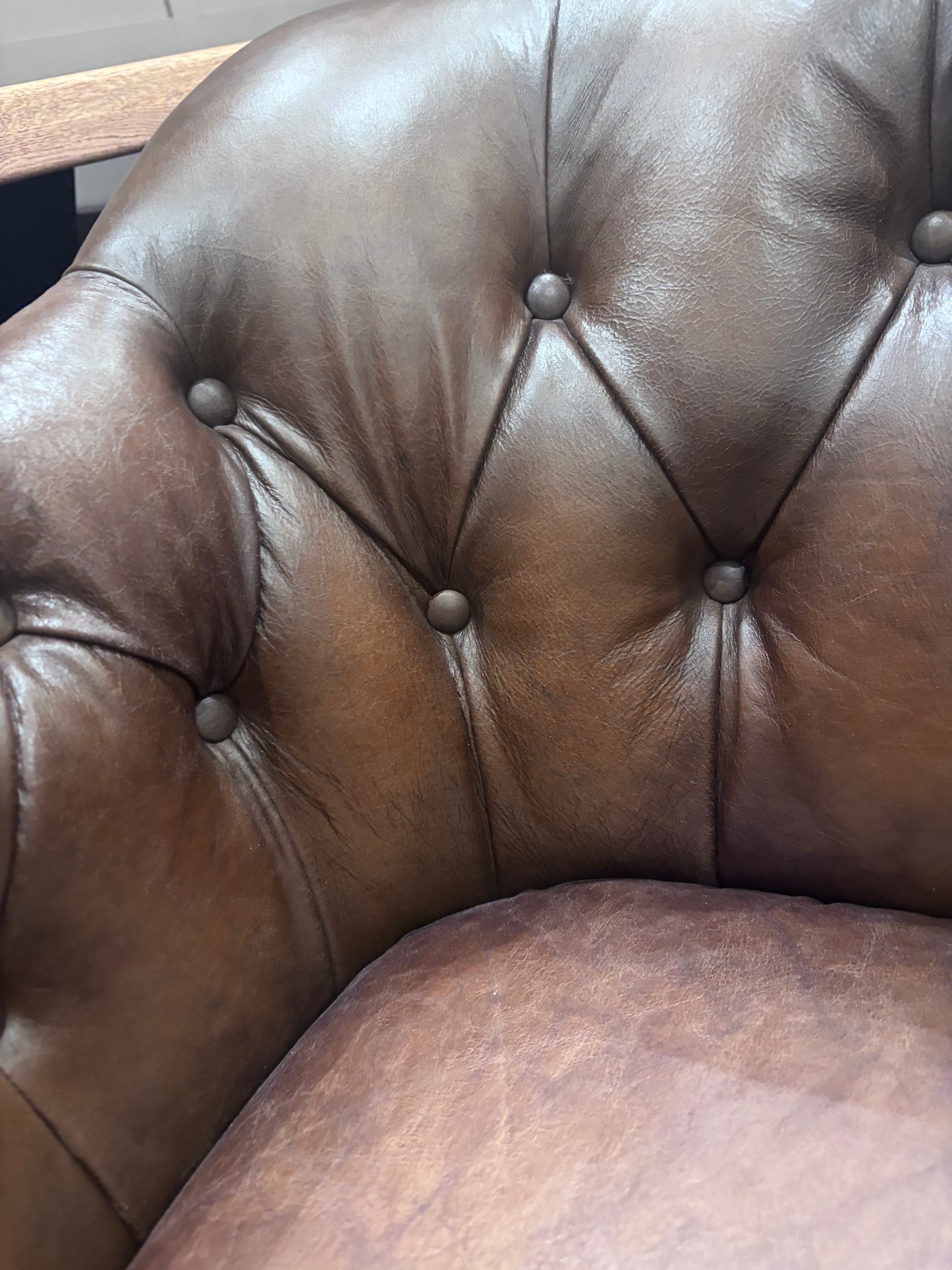Brand New At The Helm Henson Real Leather Chesterfield Tub Chair RRP £1495